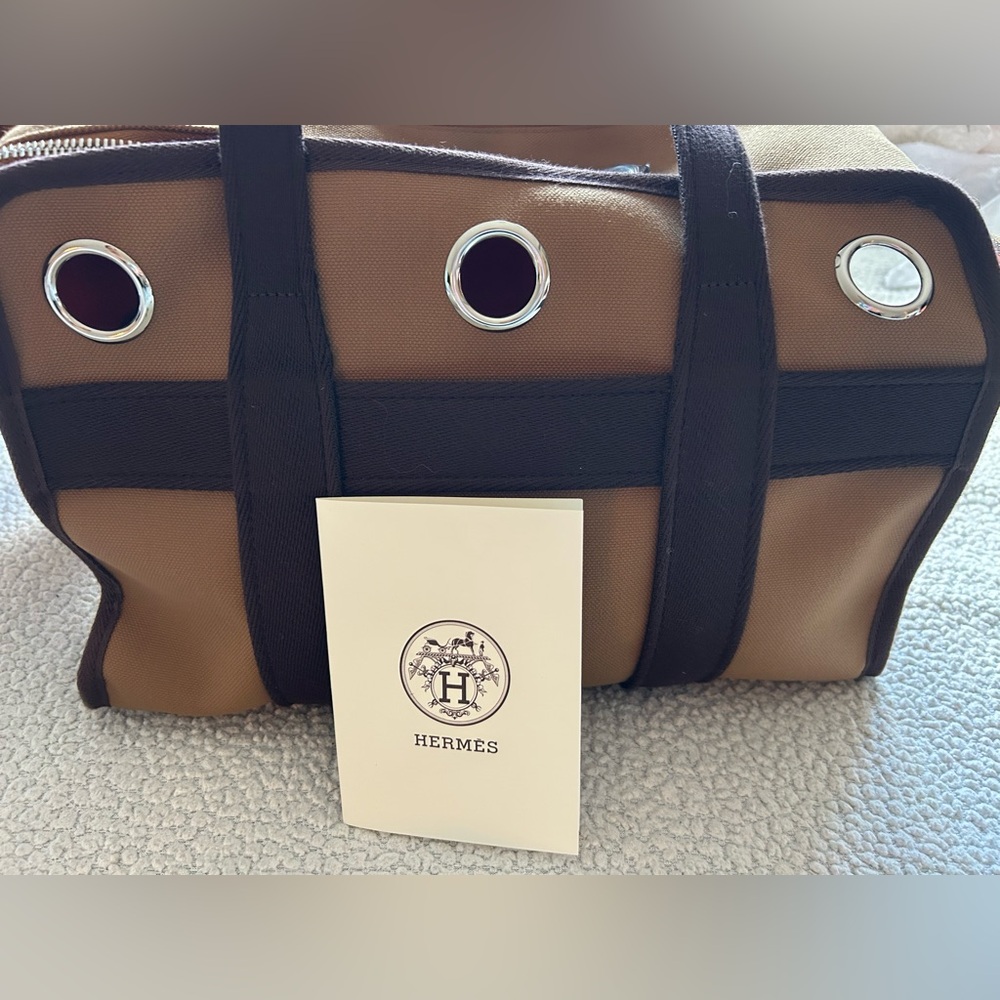 Hermes dog carrier